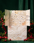 Gemology adventskalender 2026 foran grønt forheng