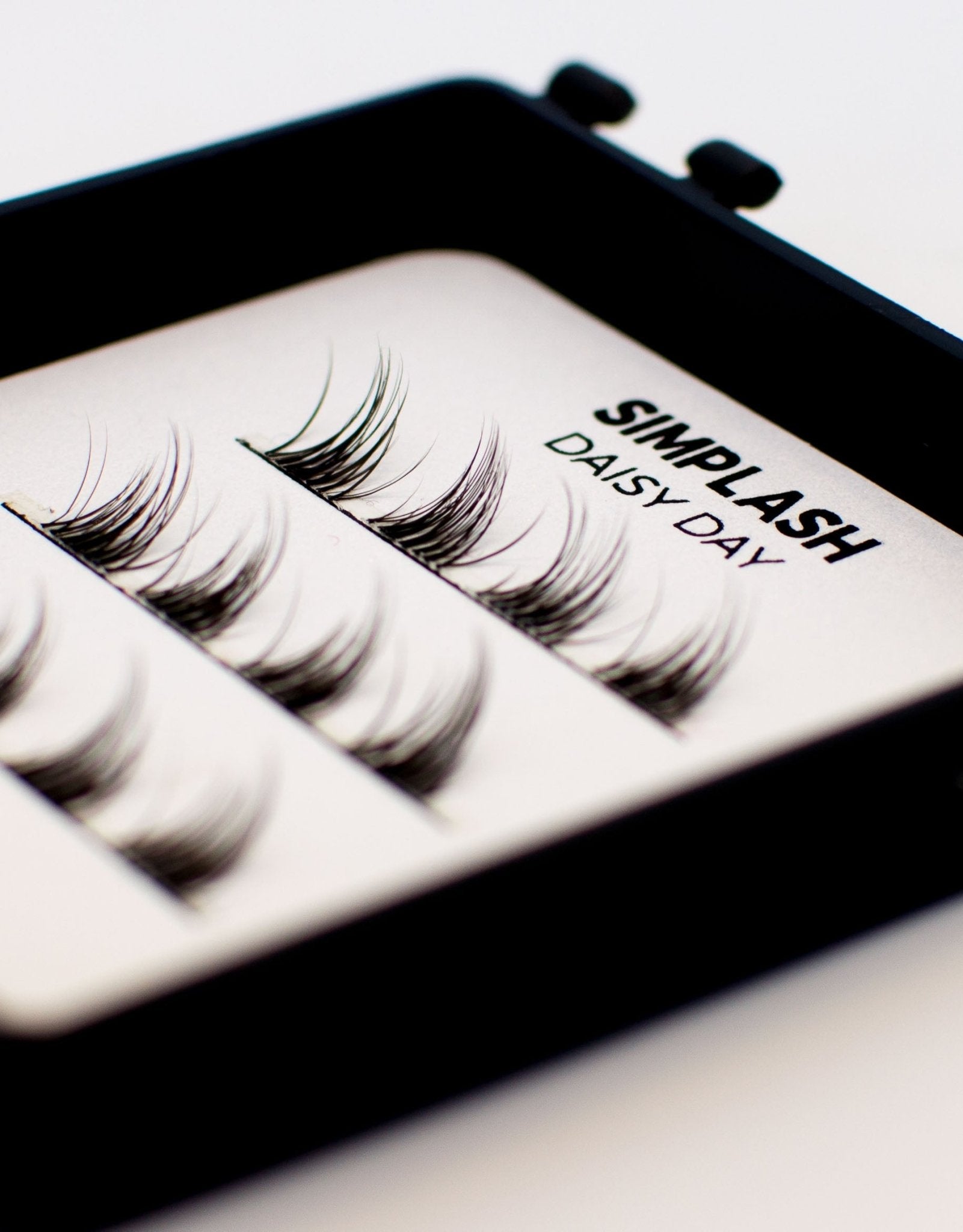 Daisy Day Simple Tray - Lash Look